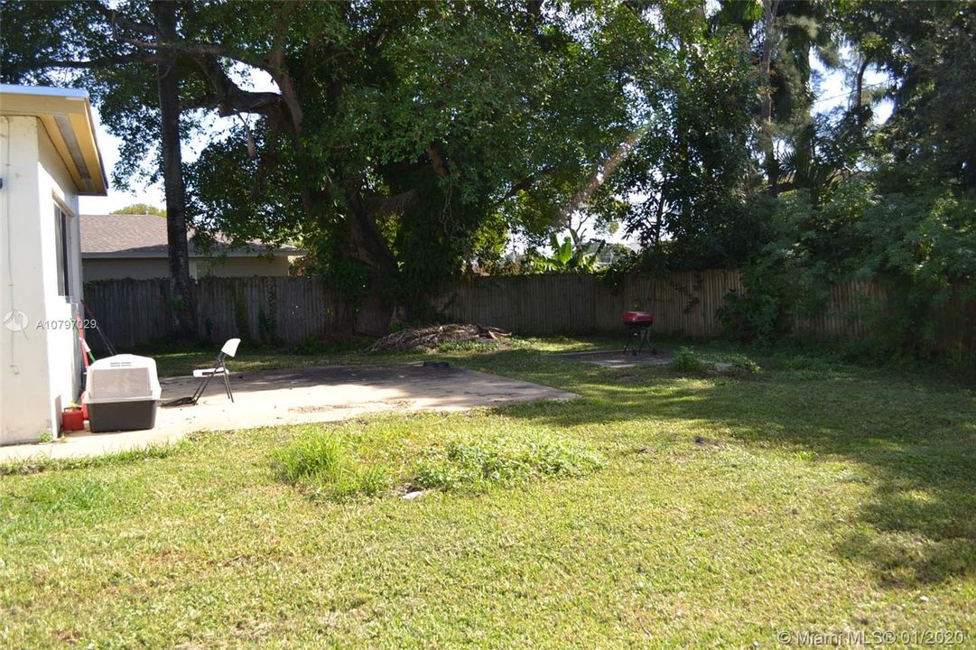 Недавно продано: $259,999 (3 спален, 2 ванн, 1375 Квадратных фут)