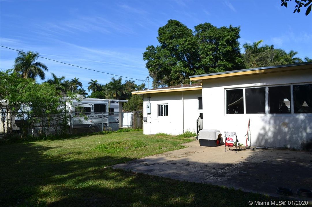 Недавно продано: $259,999 (3 спален, 2 ванн, 1375 Квадратных фут)