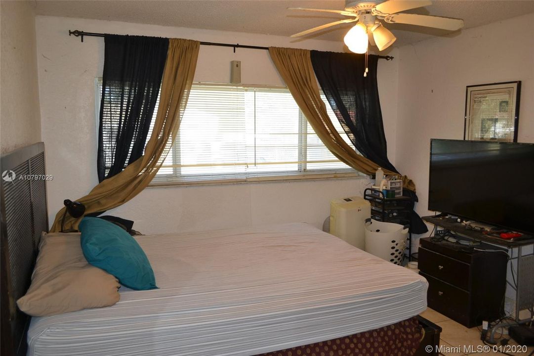 Недавно продано: $259,999 (3 спален, 2 ванн, 1375 Квадратных фут)