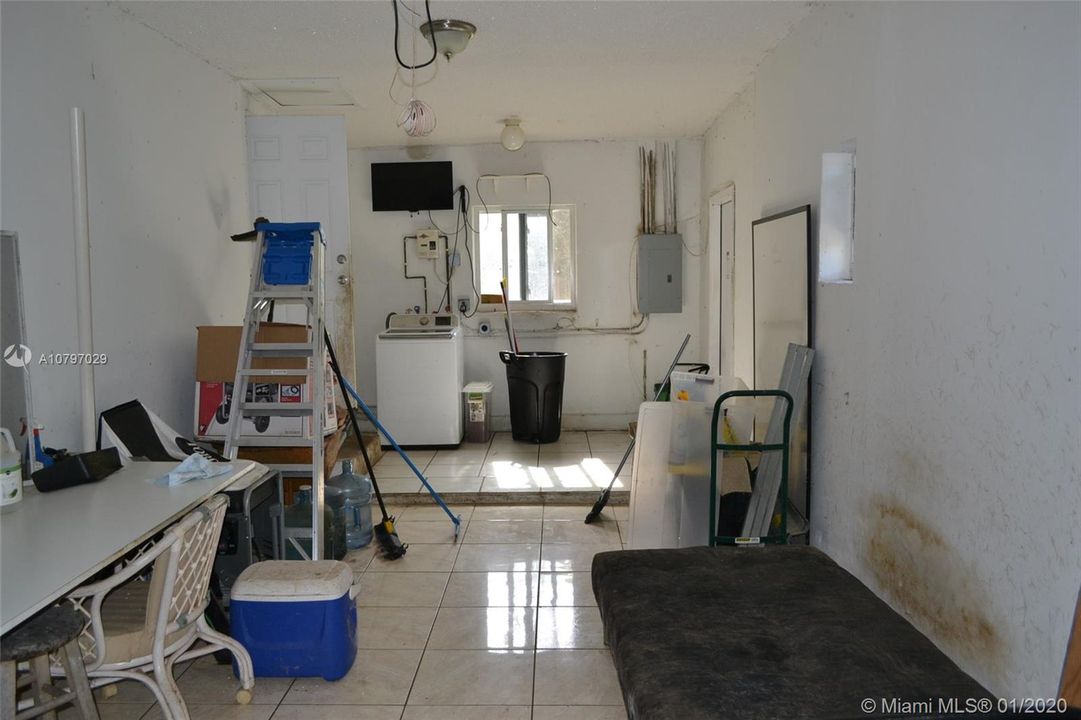 Недавно продано: $259,999 (3 спален, 2 ванн, 1375 Квадратных фут)