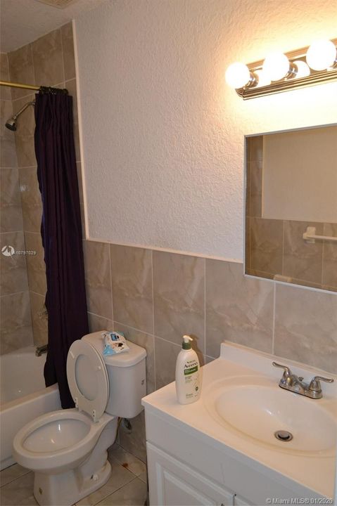 Недавно продано: $259,999 (3 спален, 2 ванн, 1375 Квадратных фут)