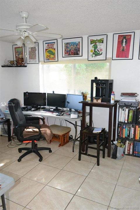 Недавно продано: $259,999 (3 спален, 2 ванн, 1375 Квадратных фут)