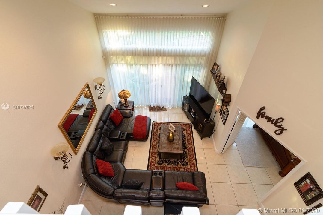 Recently Sold: $425,000 (3 beds, 3 baths, 2452 Square Feet)