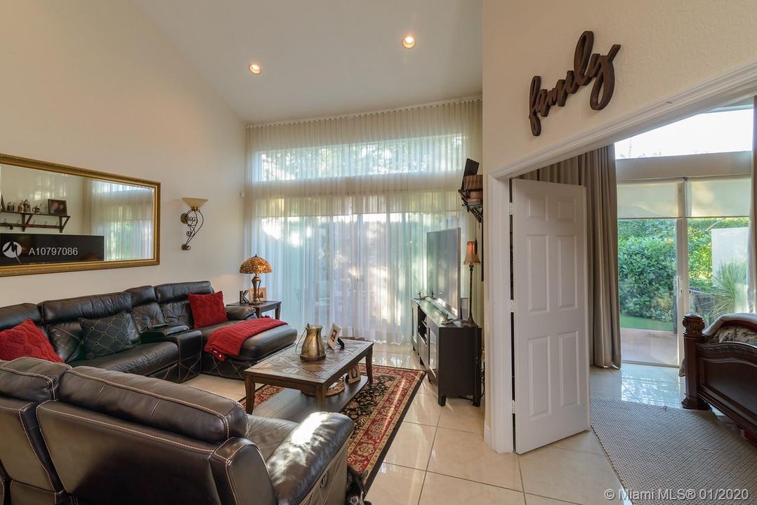 Recently Sold: $425,000 (3 beds, 3 baths, 2452 Square Feet)