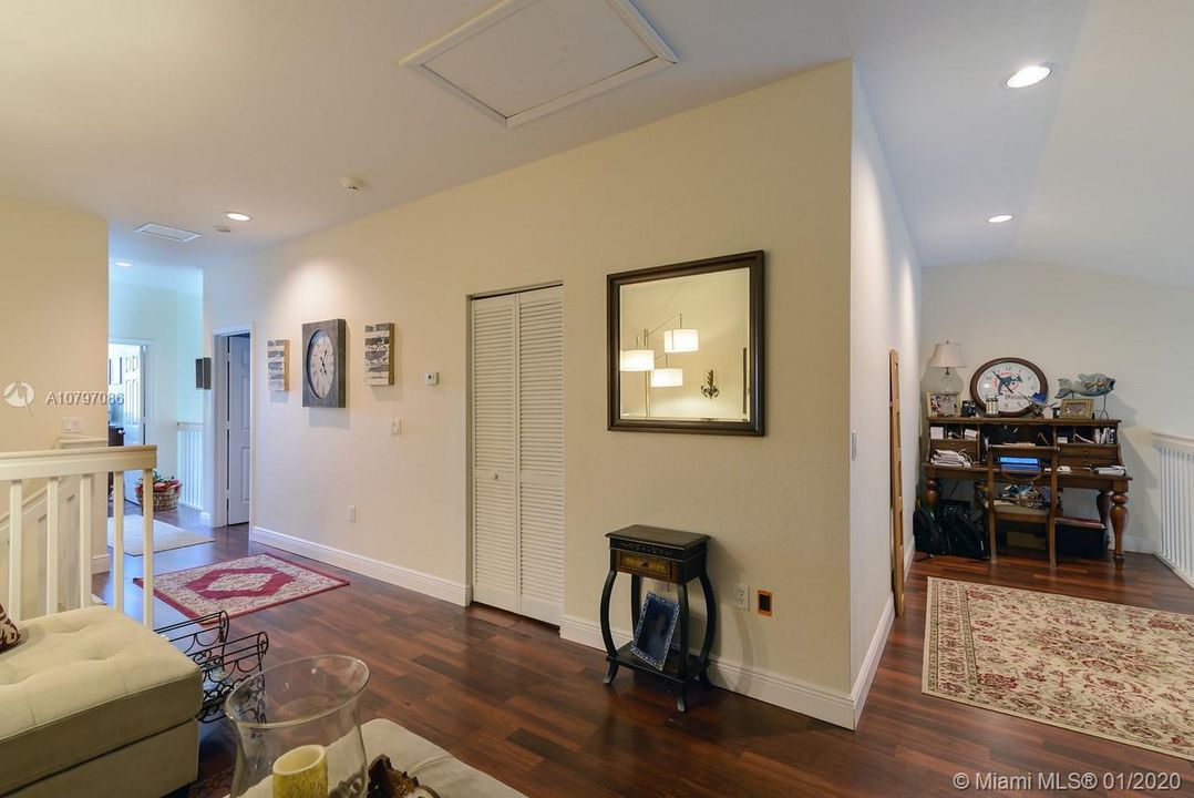 Recently Sold: $425,000 (3 beds, 3 baths, 2452 Square Feet)
