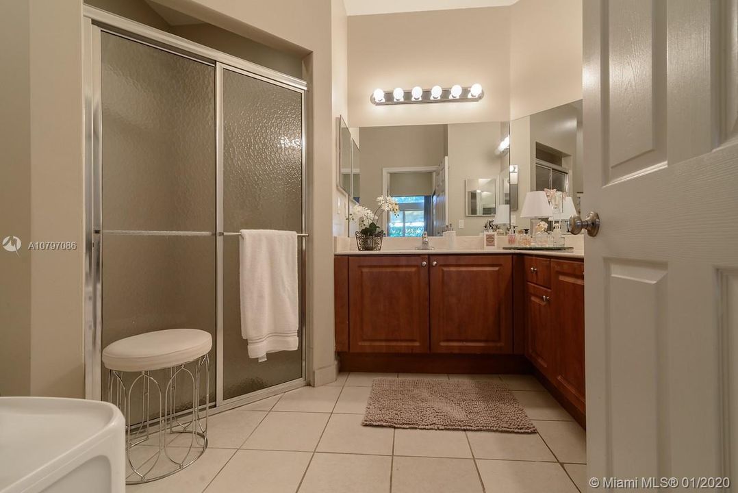 Recently Sold: $425,000 (3 beds, 3 baths, 2452 Square Feet)
