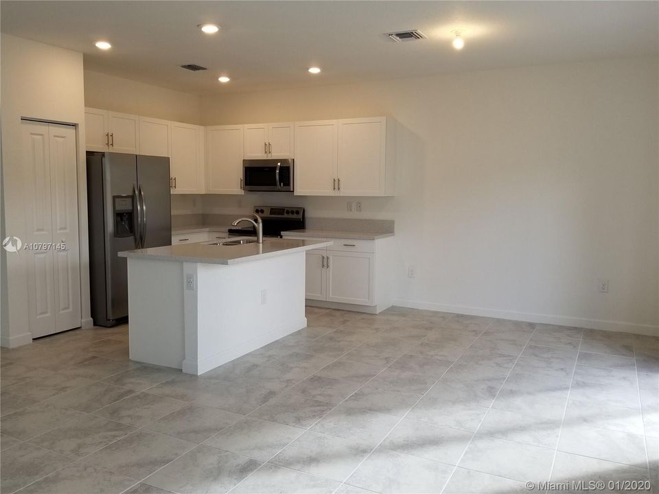 Recientemente alquilado: $2,400 (4 camas, 3 baños, 0 Pies cuadrados)