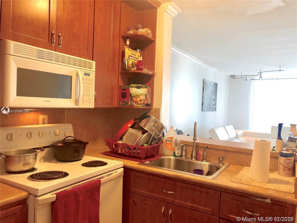 Recently Rented: $1,200 (1 beds, 1 baths, 826 Square Feet)