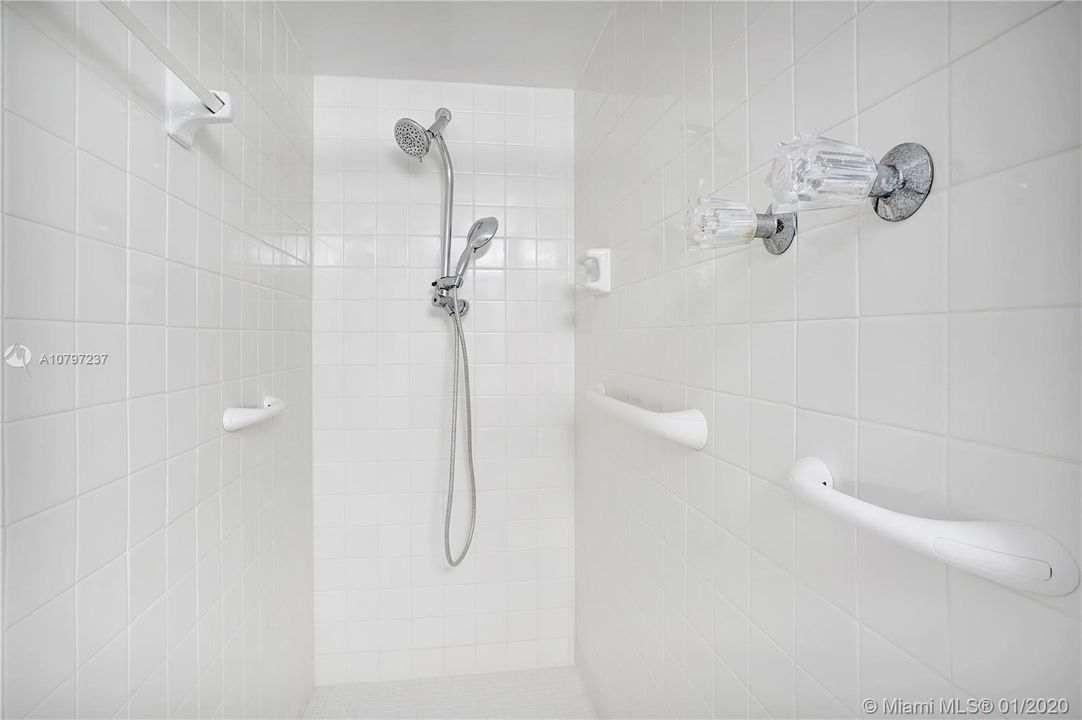 Recently Sold: $134,000 (2 beds, 2 baths, 1300 Square Feet)