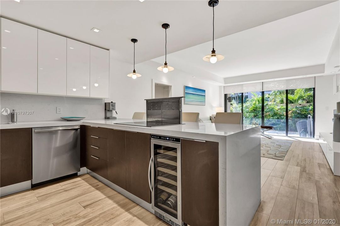 Recently Sold: $1,195,000 (3 beds, 2 baths, 1560 Square Feet)