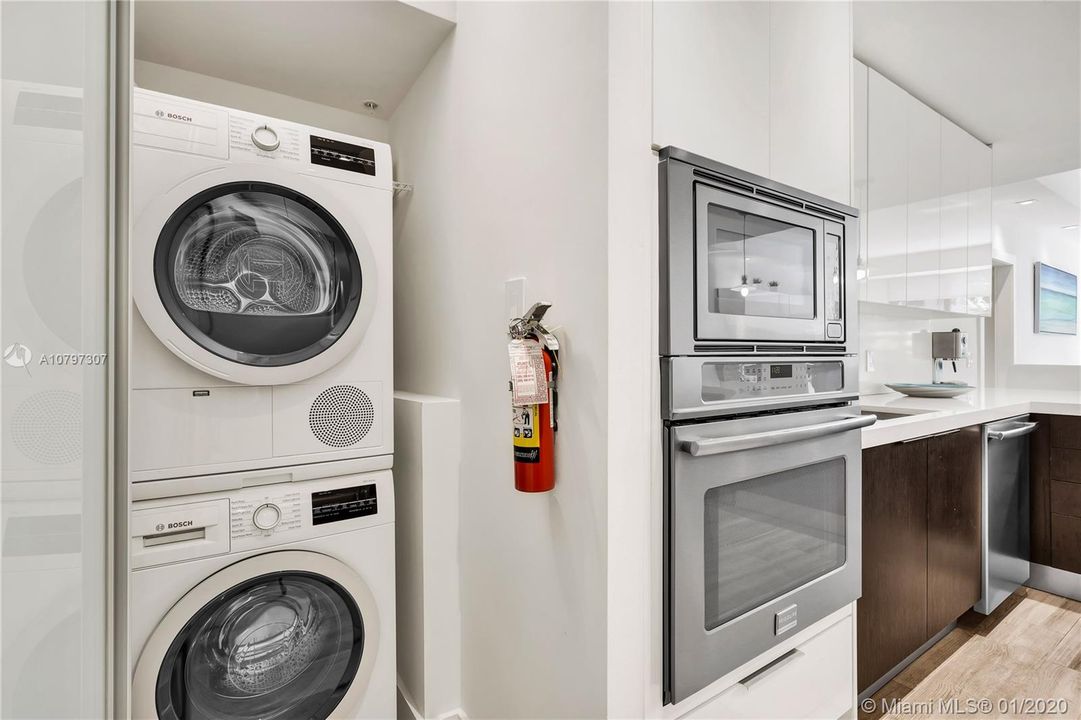 Recently Sold: $1,195,000 (3 beds, 2 baths, 1560 Square Feet)