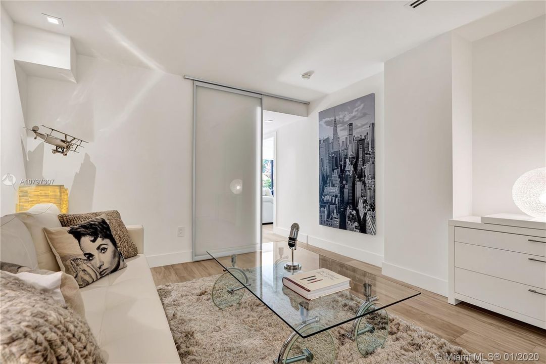 Recently Sold: $1,195,000 (3 beds, 2 baths, 1560 Square Feet)