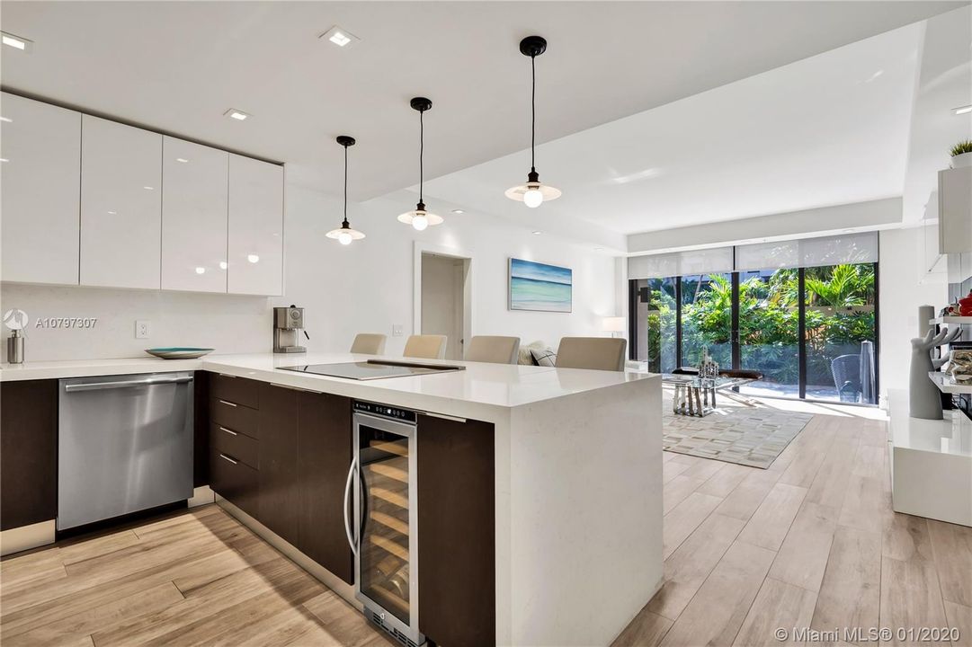 Recently Sold: $1,195,000 (3 beds, 2 baths, 1560 Square Feet)