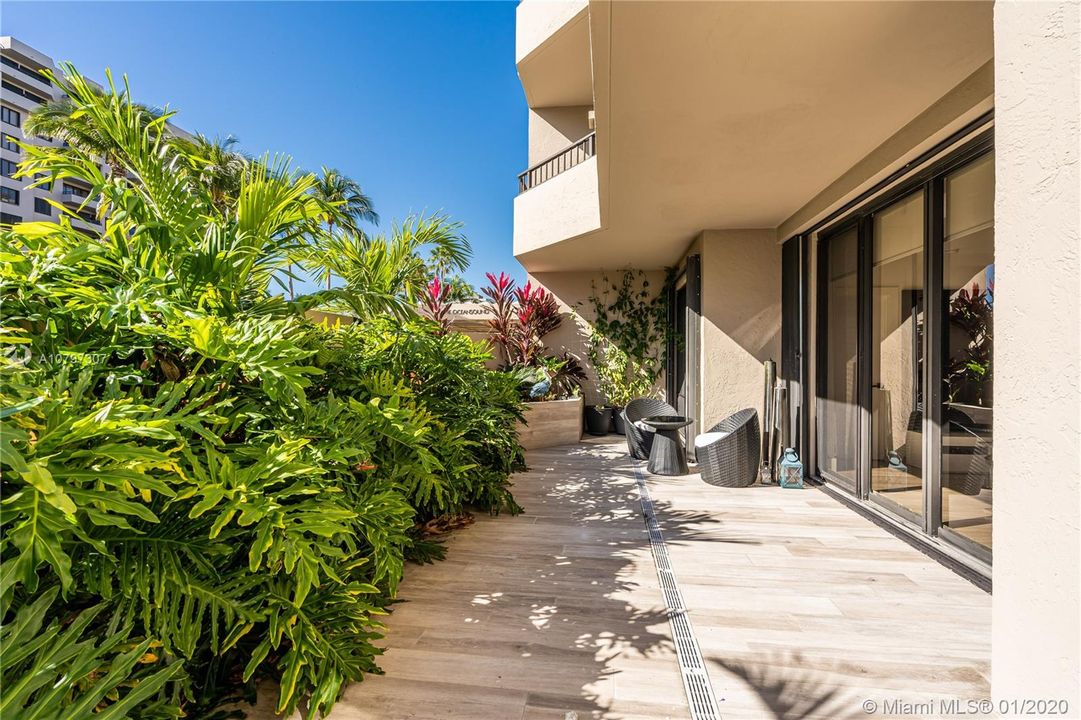 Recently Sold: $1,195,000 (3 beds, 2 baths, 1560 Square Feet)