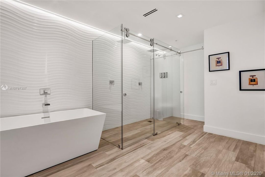 Recently Sold: $1,195,000 (3 beds, 2 baths, 1560 Square Feet)