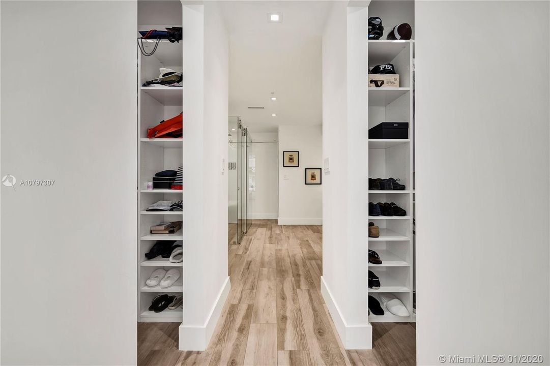Recently Sold: $1,195,000 (3 beds, 2 baths, 1560 Square Feet)