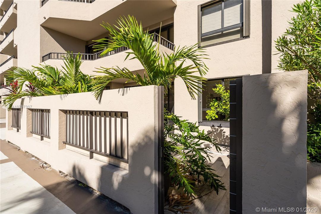 Recently Sold: $1,195,000 (3 beds, 2 baths, 1560 Square Feet)