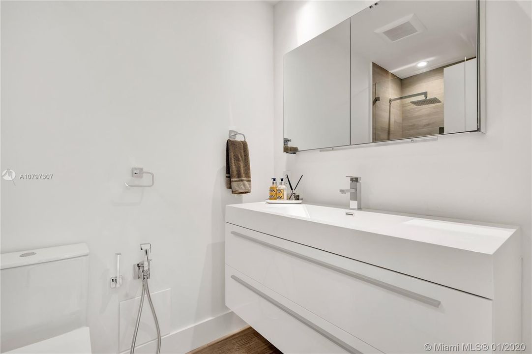 Recently Sold: $1,195,000 (3 beds, 2 baths, 1560 Square Feet)