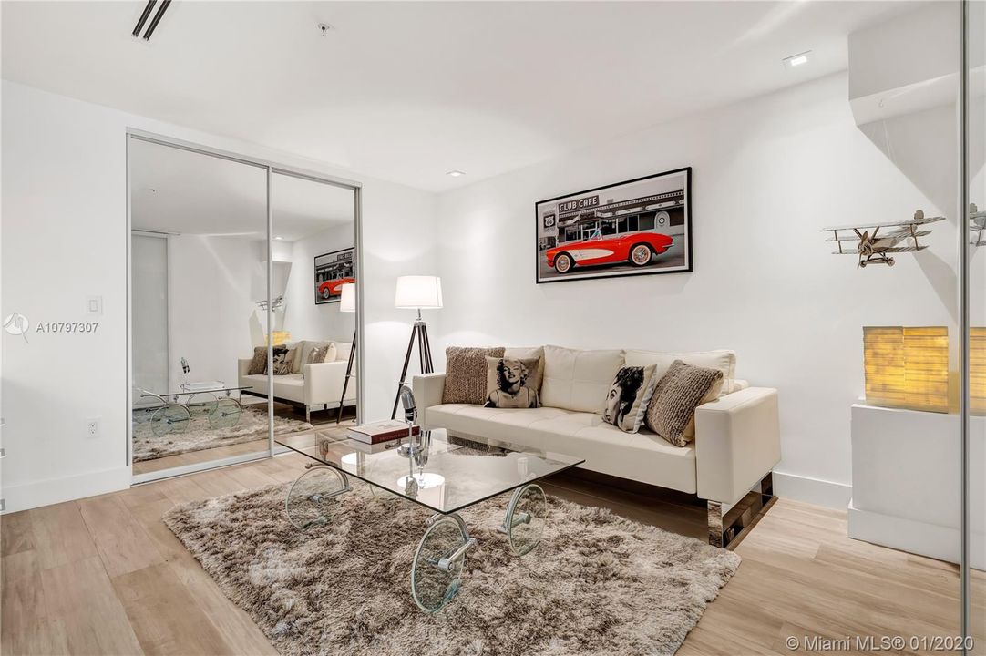 Recently Sold: $1,195,000 (3 beds, 2 baths, 1560 Square Feet)