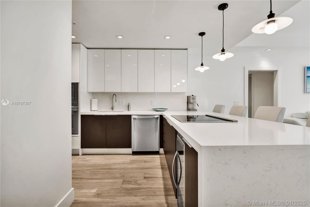 Recently Sold: $1,195,000 (3 beds, 2 baths, 1560 Square Feet)