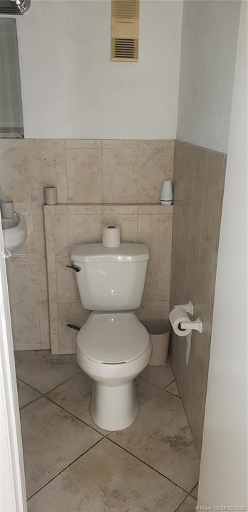 Недавно продано: $97,000 (2 спален, 2 ванн, 1075 Квадратных фут)