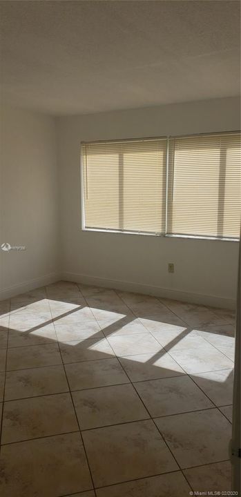 Недавно продано: $97,000 (2 спален, 2 ванн, 1075 Квадратных фут)