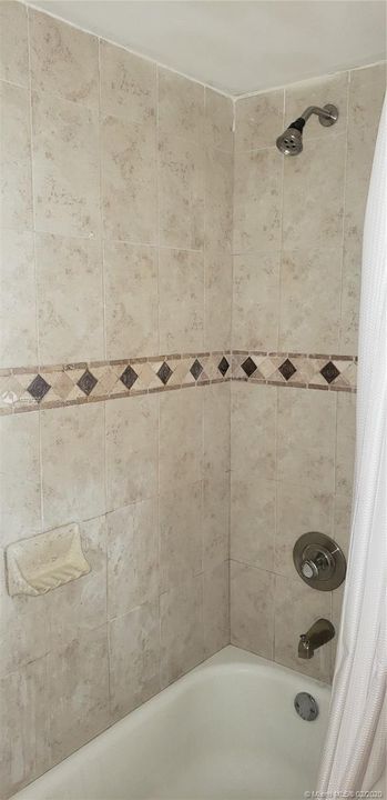 Недавно продано: $97,000 (2 спален, 2 ванн, 1075 Квадратных фут)