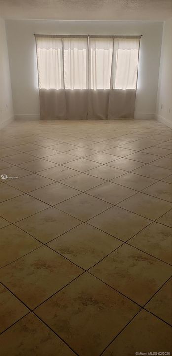 Недавно продано: $97,000 (2 спален, 2 ванн, 1075 Квадратных фут)