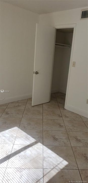 Недавно продано: $97,000 (2 спален, 2 ванн, 1075 Квадратных фут)