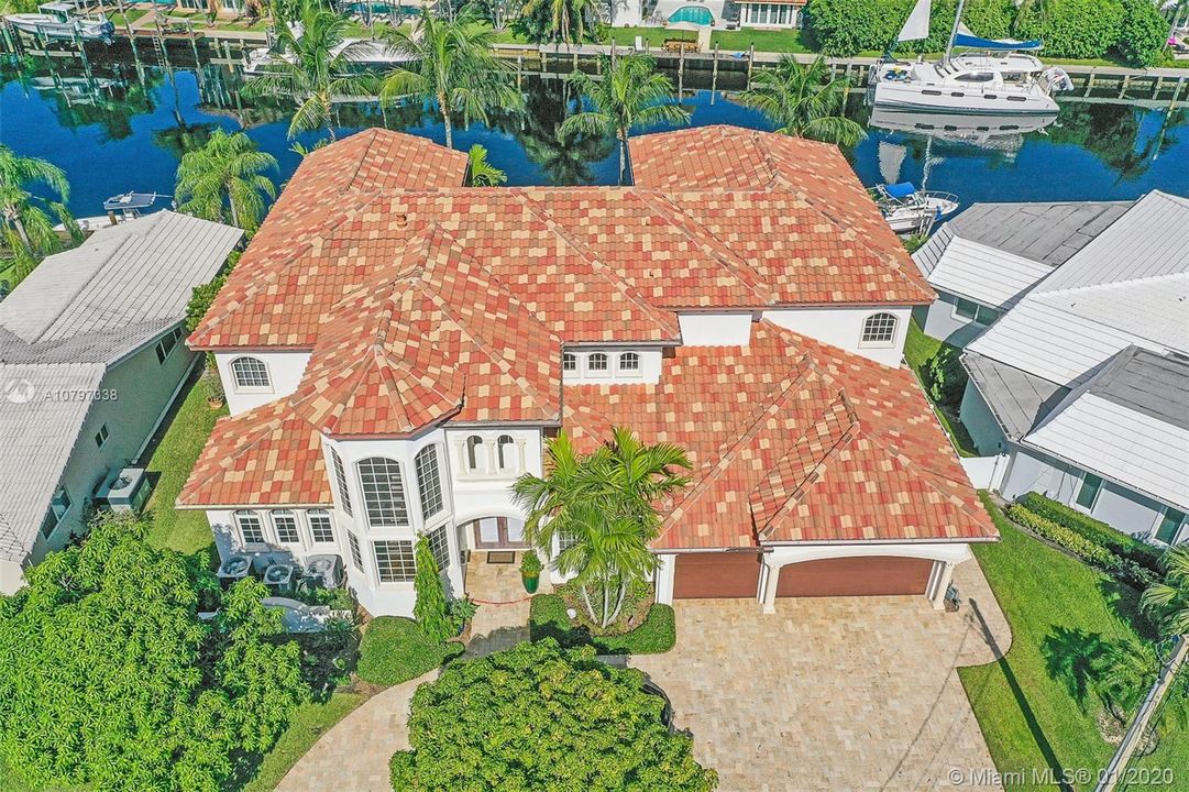 Recently Sold: $2,250,000 (5 beds, 5 baths, 4682 Square Feet)