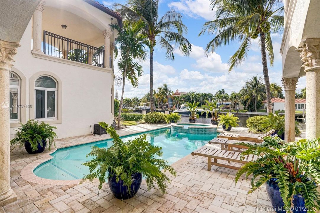 Recently Sold: $2,250,000 (5 beds, 5 baths, 4682 Square Feet)