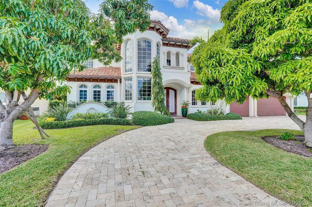 Recently Sold: $2,250,000 (5 beds, 5 baths, 4682 Square Feet)