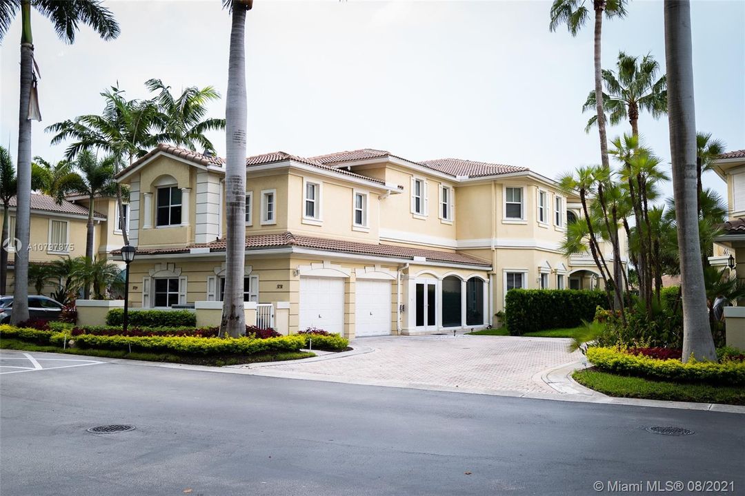 Recently Sold: $2,100,000 (4 beds, 3 baths, 3200 Square Feet)