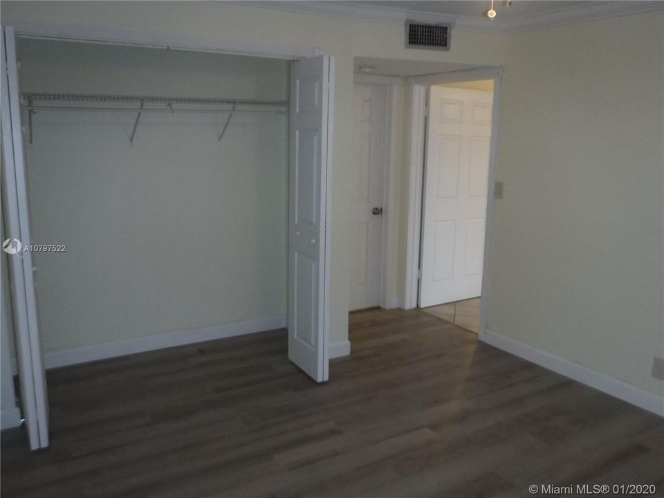 Vendido Recientemente: $135,000 (2 camas, 1 baños, 1000 Pies cuadrados)