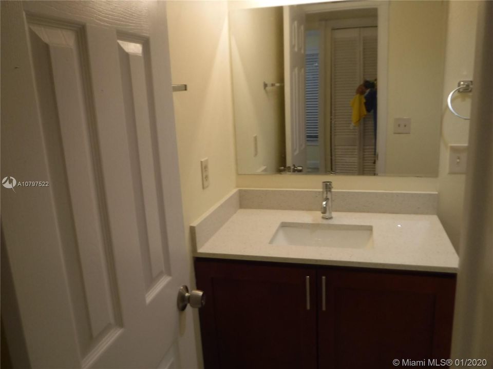 Vendido Recientemente: $135,000 (2 camas, 1 baños, 1000 Pies cuadrados)
