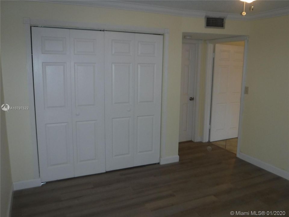 Vendido Recientemente: $135,000 (2 camas, 1 baños, 1000 Pies cuadrados)