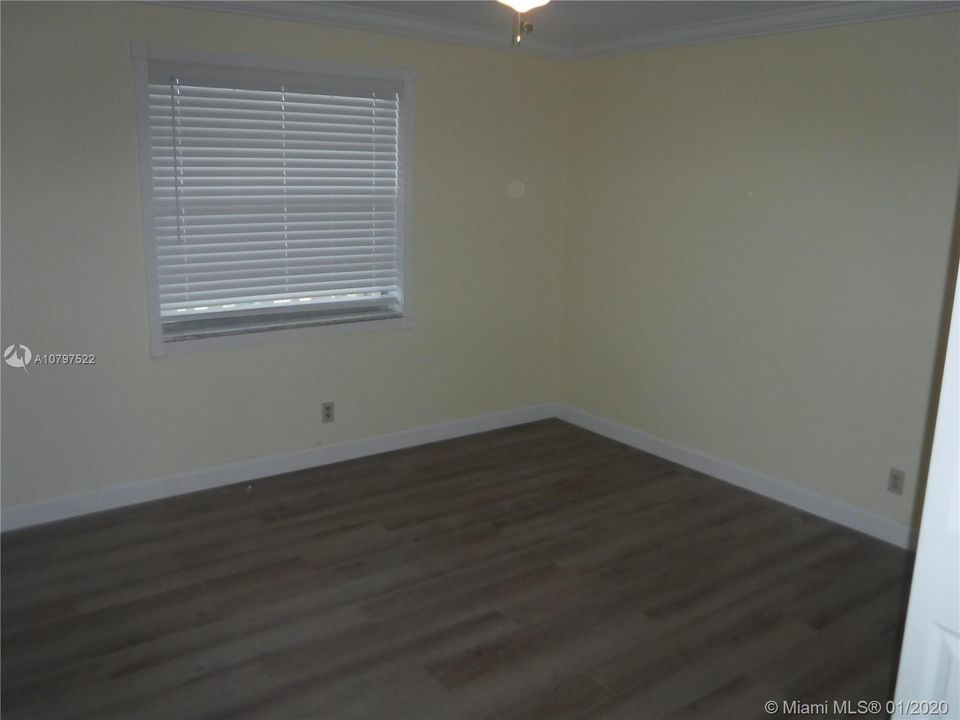 Vendido Recientemente: $135,000 (2 camas, 1 baños, 1000 Pies cuadrados)