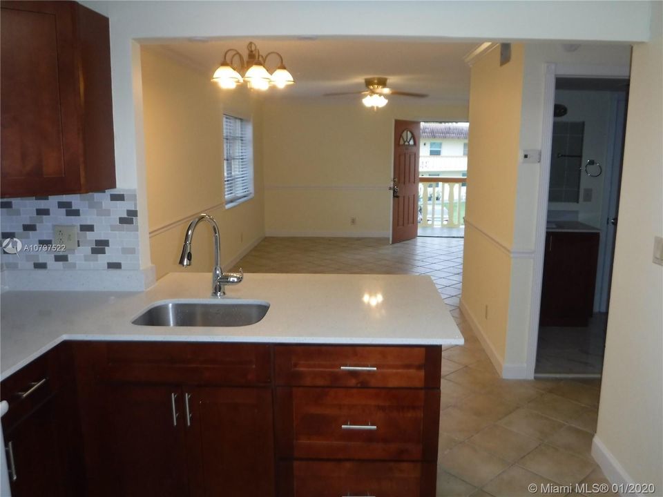 Vendido Recientemente: $135,000 (2 camas, 1 baños, 1000 Pies cuadrados)
