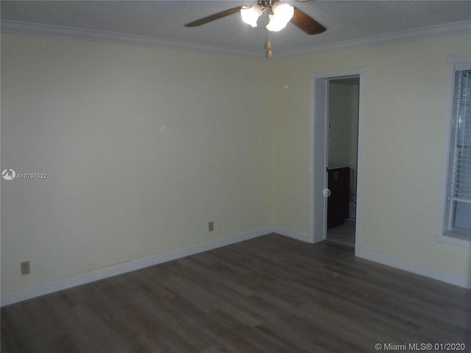 Vendido Recientemente: $135,000 (2 camas, 1 baños, 1000 Pies cuadrados)