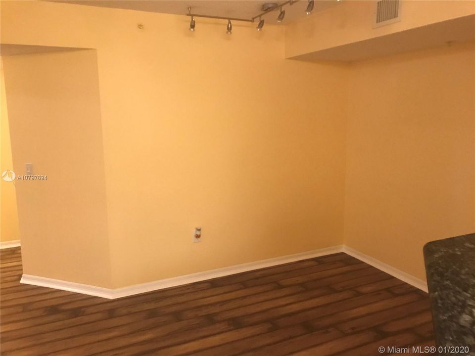 Недавно продано: $180,000 (3 спален, 2 ванн, 1203 Квадратных фут)