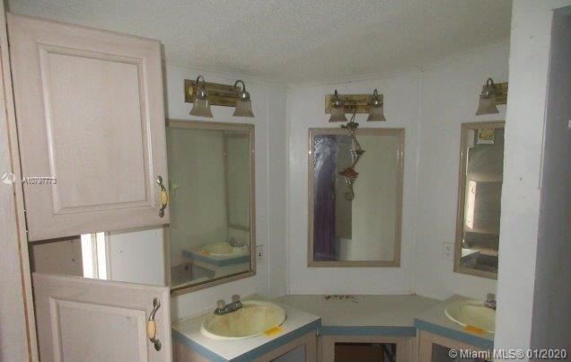 Recently Sold: $112,500 (3 beds, 2 baths, 1690 Square Feet)