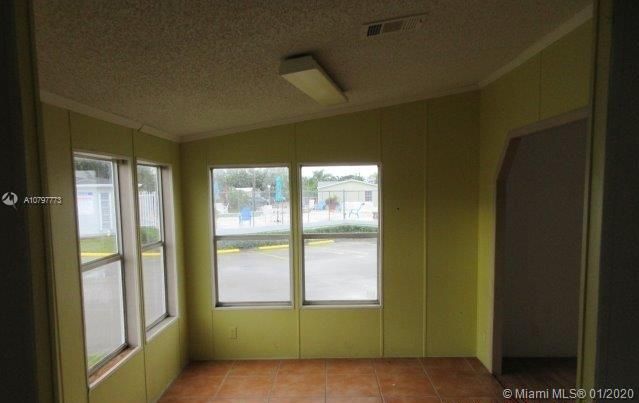 Recently Sold: $112,500 (3 beds, 2 baths, 1690 Square Feet)