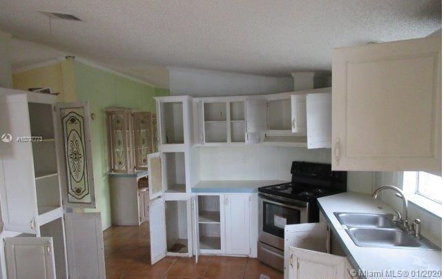Recently Sold: $112,500 (3 beds, 2 baths, 1690 Square Feet)