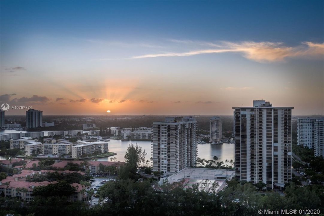 Recently Sold: $1,599,000 (3 beds, 4 baths, 2730 Square Feet)