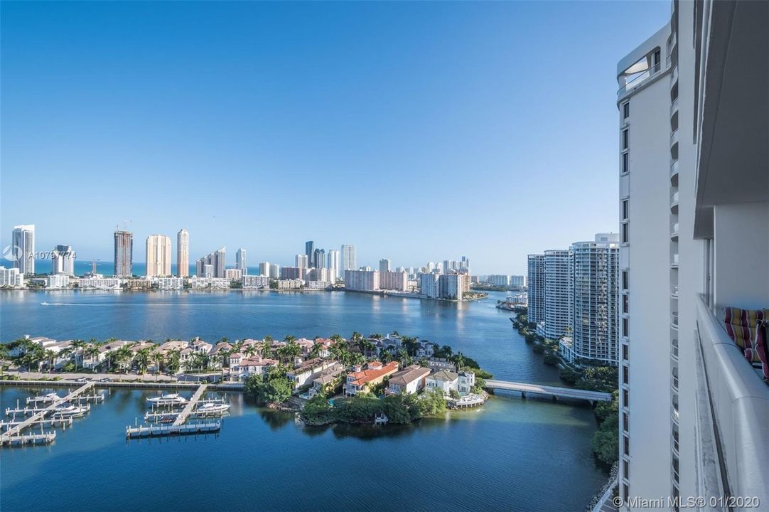 Recently Sold: $1,599,000 (3 beds, 4 baths, 2730 Square Feet)