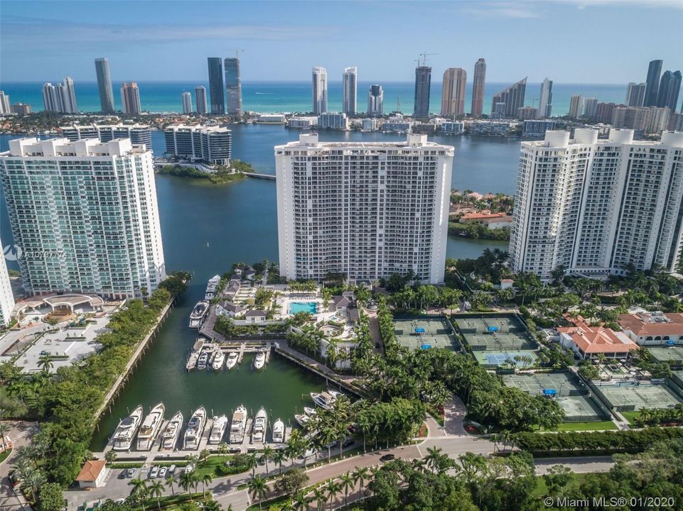 Recently Sold: $1,599,000 (3 beds, 4 baths, 2730 Square Feet)