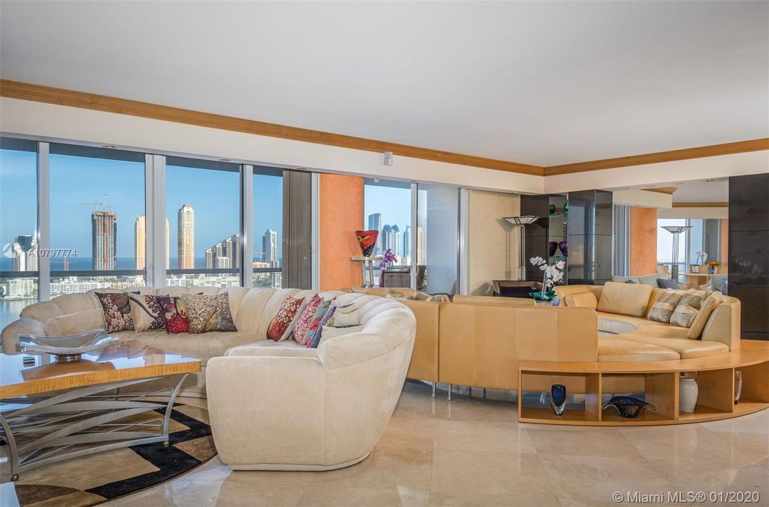 Recently Sold: $1,599,000 (3 beds, 4 baths, 2730 Square Feet)
