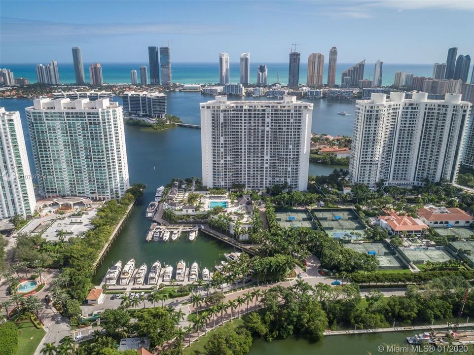 Recently Sold: $1,599,000 (3 beds, 4 baths, 2730 Square Feet)