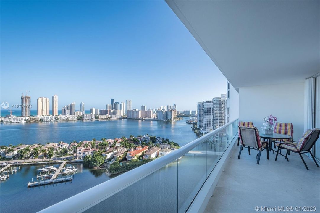Recently Sold: $1,599,000 (3 beds, 4 baths, 2730 Square Feet)
