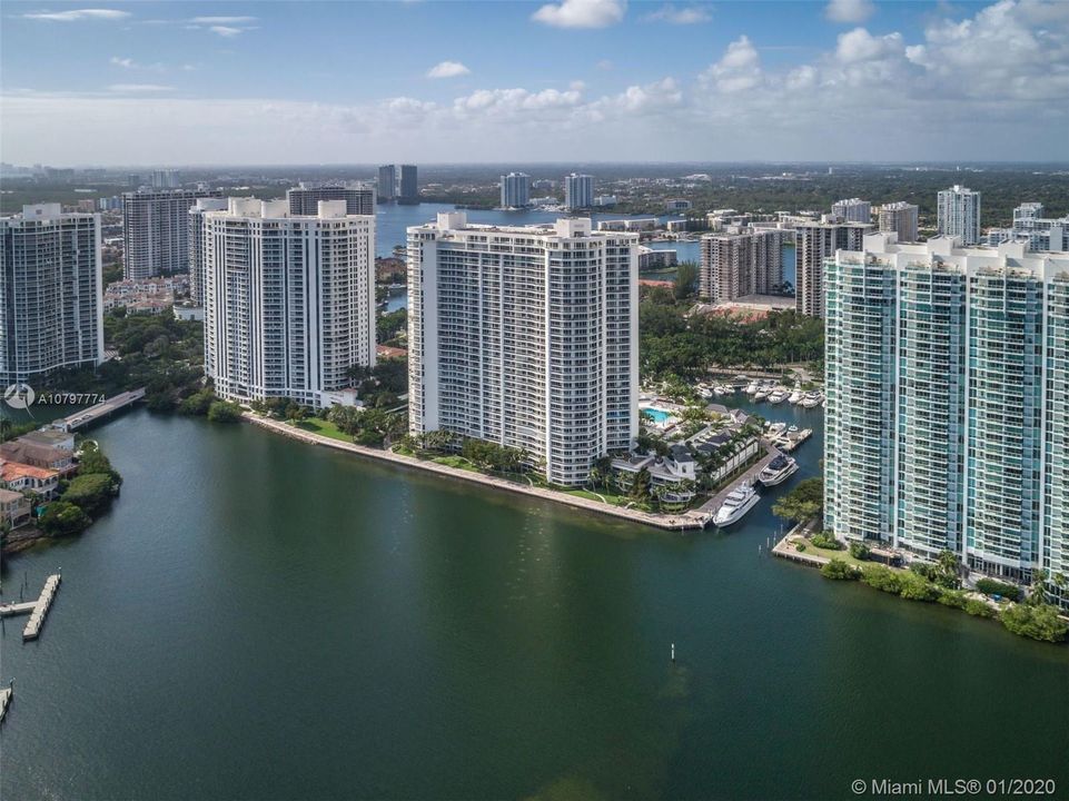 Recently Sold: $1,599,000 (3 beds, 4 baths, 2730 Square Feet)